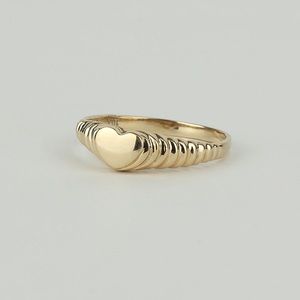 10k solid gold heart signet ring with fluted band